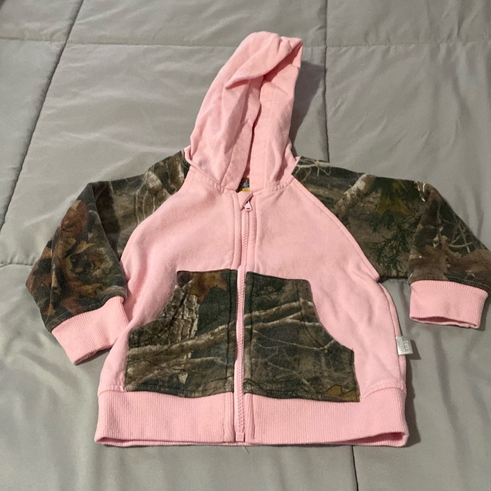 Outdoor kids infant pink sweatshirt with camouflage sleeves